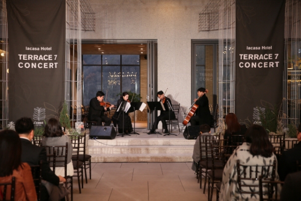 [사진=라까사호텔 광명]지난 11월 17일 라까사호텔 광명에서 열린 ‘테라스7 콘서트’ 현장.