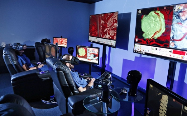 스탠퍼드 의대의 신경외과 시뮬레이션 센터는 VR을 사용하는 최첨단 교육 프로그램의 요람이다.   사진=포춘US