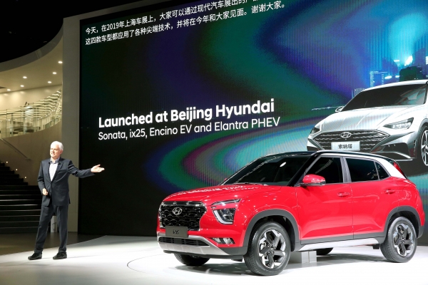 지난 4월16일 상하이 국제모터쇼에서 알버트 비어만 현대기아차 연구개발본부장 사장이 중국 전략형 SUV ix25를 공개했다.