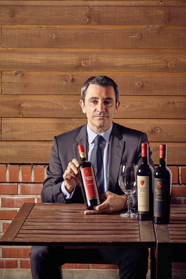 엠마누엘 리포 CEO가 새로워진 에스쿠도 로호 와인들을 소개하고 있다. 사진 아영FBC 제공.
