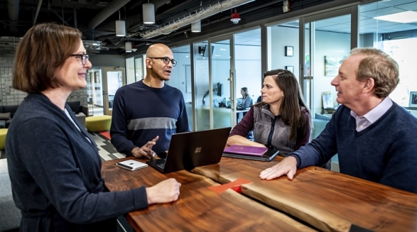 (왼쪽부터)호건과 CEO 나델라, 후드, 스미스는 마이크로소프트를 새로운 경지로 이끈 이너 서클의 구성원들이다. 사진=포춘US