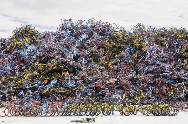 중국에선 시장점유율 경쟁의 결과로 빚어진 ‘자전거 무덤’ 현상이 일상이 되어 있다. 사진=포춘US