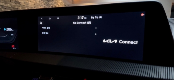 기아가 새롭게 적용하는 '기아 커넥트' 서비스가 전기차 EV6에 적용된 모습