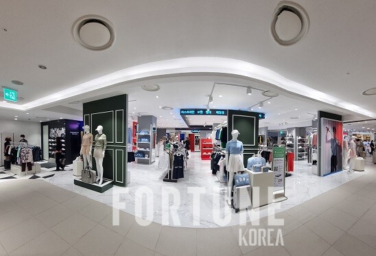롯데백화점 포항점에 오픈한 프라그마틱 슬롯사이트 신규 편집숍 '엘골프72' [사진=엘골프72]
