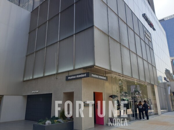 무신사스탠다드 무료 슬롯사이트 플래그십스토어