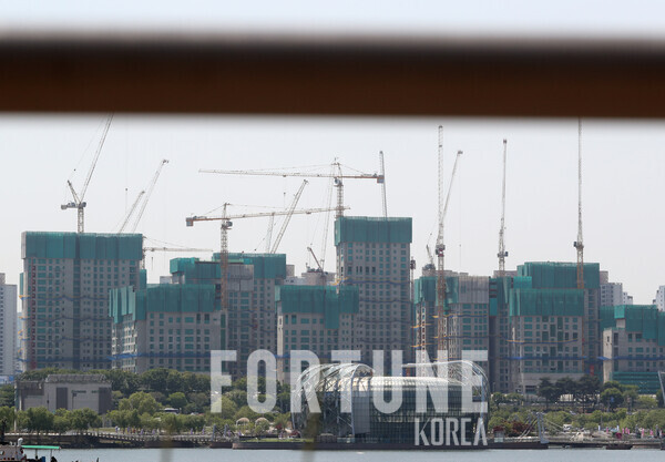 서울 반포 일대 재건축 단지 공사현장.[사진=뉴시스]