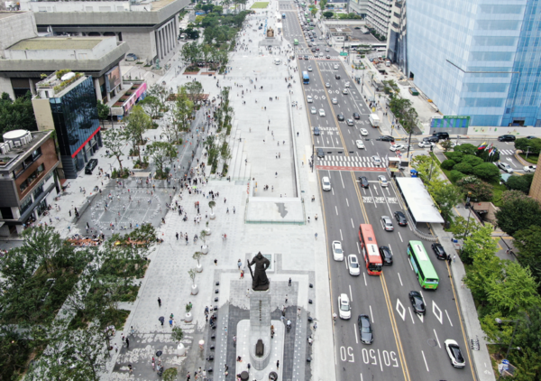 1년9개월만에 재개장한 광화문광장. [뉴시스]