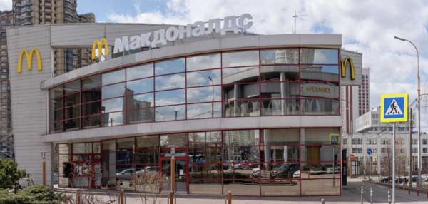 러시아 모스크바의 한 맥도날드 매장. 맥도날드는 러시아 내 850개 매장을 폐쇄했다.