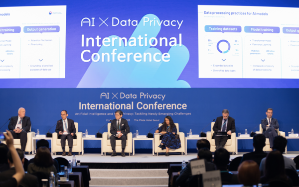 지난 6월 개인정보보호위원회가 ‘AI와 데이터 프라이버시 국제 콘퍼런스’를 통해 인공지능(AI)의 부작용 및 대책에 대한 논의에 나서고 있다. [사진=개인정보보호위원회]