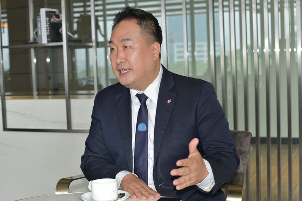 홍선 주바카라사이트 추천 상공인연합회(바카라사이트 추천 코참) 회장은 한국-바카라사이트 추천 수교 직후인 1994년 바카라사이트 추천으로 와 수학했다. 그의 이력은 양국 관계를 상징하는 것이기도 했다. [사진=김민구]