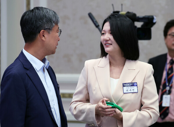 최수연 네이버 슬롯사이트 업카지노가 9월 13일 청와대 영빈관에서 열린 제20차 비상경제민생회의 겸 대한민국 초거대 AI 도약 회의에 참석해 있다. [사진=뉴시스]