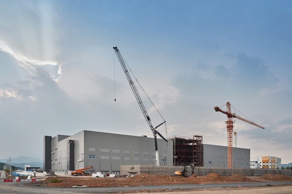 대구국가산단 내 건설 중인 엘앤에프의 하이니켈 양극재 공장. 최대 연 8만 톤을 생산할 수 있는 규모로, 내년 3분기 가동을 목표로 하고 있다.