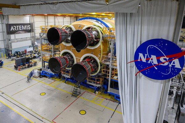 4개의 엔진이 장착된 SLS 슬롯 머신 사이트의 코어 스테이지 부위 모습. [사진=NASA]