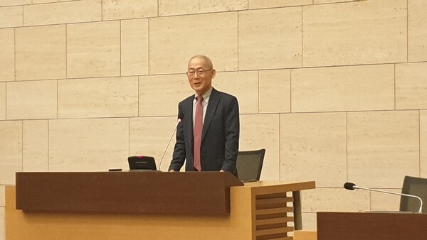 24일 서울 중구 대한상공회의소에서 열린 기자간담회 도중 이회성 CF연합 회장이 인사말을 하고 있다. [사진=카지노 슬롯 머신 하는 법]