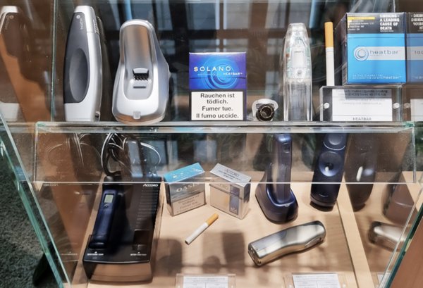 필립 모리스 인터내셔널이 2014년 아이코스 출시 이전 선보인 과도기적 전자담배 제품들. 왼쪽 아래가 1998년 출시된 최초 모델 ‘어코드’이다. [사진=포춘코리아]