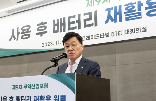한국무역협회가 28일 삼성동 트레이드타워에서 무료 슬롯 머신 다운 받기 공동으로 개최한 '제9차 무역산업포럼'에서 정만기 한국무역협회 부회장이 개회사를 하고 있다. [사진=한국무역협회]