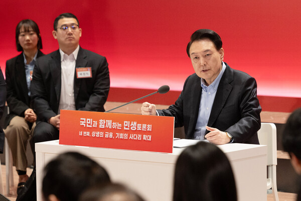 윤석열 대통령이 지난달 17일 서울 여의도 한국거래소에서 '상생의 금융, 기회의 사다리 확대' 주제로 열린 네 번째 국민과 함께하는 민생토론회에서 발언하고 있다. [사진=대통령실 제공]