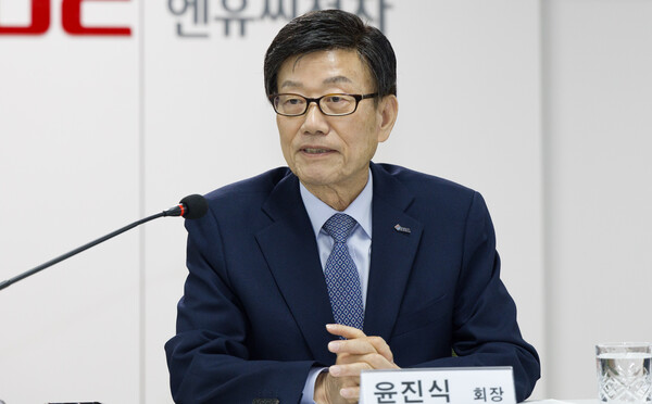 윤진식 한국무역협회 먹튀 없는 바카라 사이트이 30일 대구를 찾아 '대구ㆍ경북 수출 기업 간담회'를 주재했다. [사진=한국무역협회]