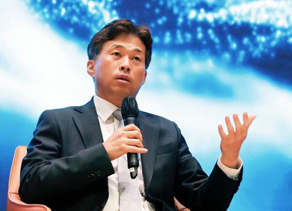 곽노정 SK바카라 확률닉스 대표이사 사장이 2일 이천 본사에서 열린 기자간담회에서 오프닝 발표를 진행하고 있다. [사진=SK바카라 확률닉스]