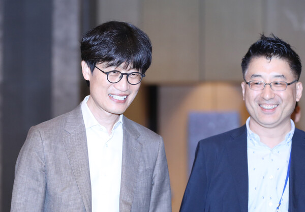 이해진(왼쪽) 에볼루션 바카라 사이트 GIO. [사진=뉴시스]