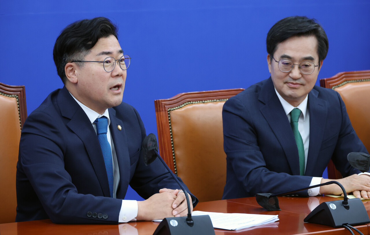 3일 박찬대(왼쪽) 더불어민주당 원내대표가  서울 여의도 국회에서 김동연 경기도슬롯사이트 소닉 메이저를 접견하며 발언하고 있다. [사진=뉴시스]