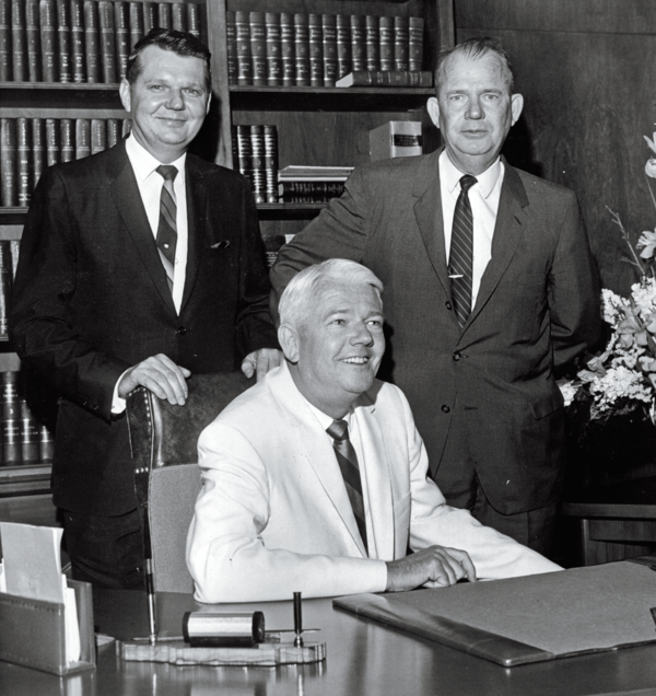 (왼쪽부터) 폴, 존, 빌 슬롯 꽁 머니 애플랙(Aflac) 공동 창립자, 1967년.