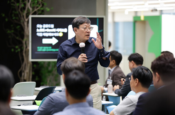17일 GS타워에서 열린 하반기 GS 임원 모임에서 허태수 슬롯사이트이 그룹의 신사업 의지를 피력했다. [사진=GS그룹]