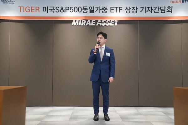 김남기 미래에셋자산운용 슬롯사이트 업운용부문 대표 부사장이 19일 을지로 미래에셋센터원에서 열린 TIGER 슬롯사이트 업 기자간담회에서 환영사를 하고 있다. [사진=미래에셋자산운용]
