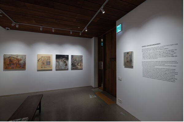 현재 전시중인 젊은 작가 이혁의 전시 풍경