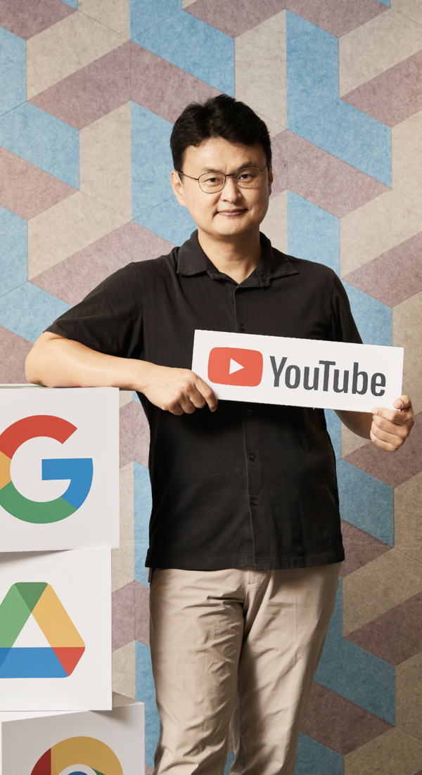 ●서황욱 유튜브 한국 및 중화권 콘텐츠 파트너십 총괄=중앙일보 LA지사, 삼성SDS, 한국MS를 거쳐 2007년 슬롯 사이트에 입사했다. 유튜브 한국어 페이지가 나온 2008년부터 유튜브 파트너십을 맡아 왔다. 2016년부터 대만, 홍콩을 함께 총괄하고 있다.