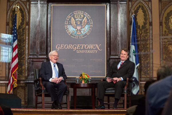 워런 슬롯사이트 소닉 추천(왼쪽)과 브라이언 모이니한 뱅크 오브 아메리카 CEO. [사진=게티이미지]