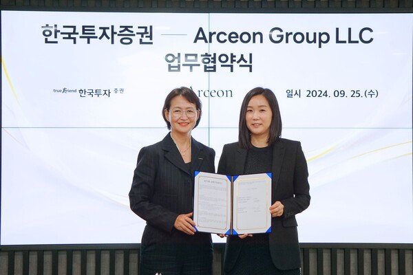 신경애 볼트 카지노 GWM전략담당(왼쪽)과 크리스틴 서 알시온그룹 대표가 25일 MOU 체결 후 기념사진을 촬영하고 있다. [사진=볼트 카지노]