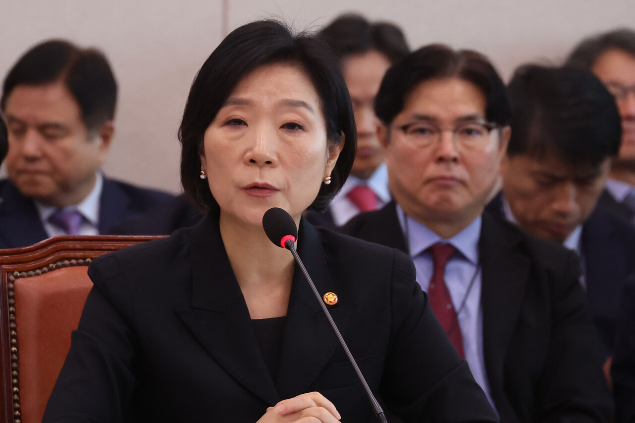 25일 오영주 중소벤처기업부 서닉 카지노이 서울 여의도 국회에서 열린 종합 국정감사에서 의원 질의에 답하고 있다. [사진=뉴시스]