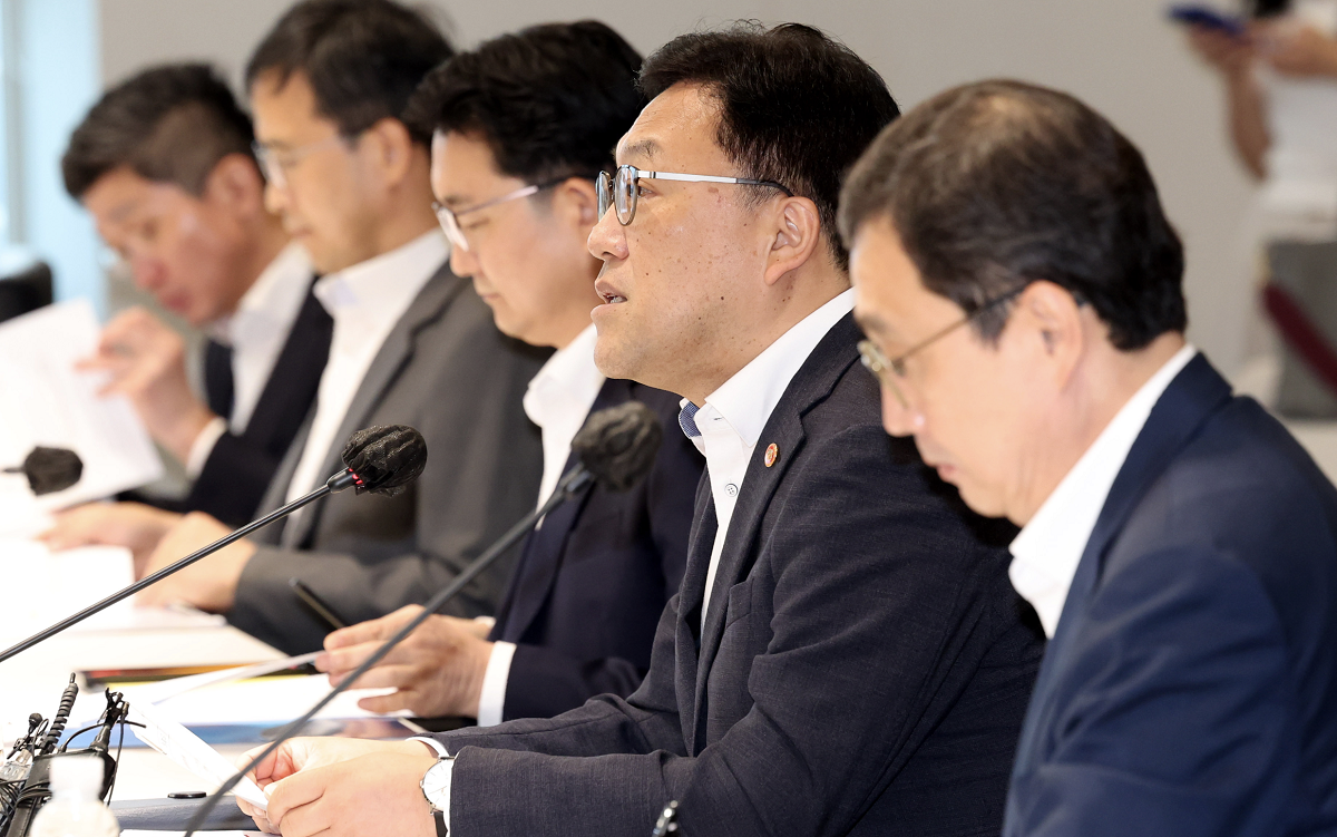 김병환(오른쪽 두 번째) 금융위원회 위원장이 지난해 9월 서울 강남구 새마을금고중앙회에서 열린 ‘금융위원장-토토 사이트 추천 디시 간담회’에서 발언하고 있다. 이날 김 위원장은 토토 사이트 추천 디시 자산 규모가 관리 역량을 크게 넘어섰다며 우려했다. [사진=뉴시스]