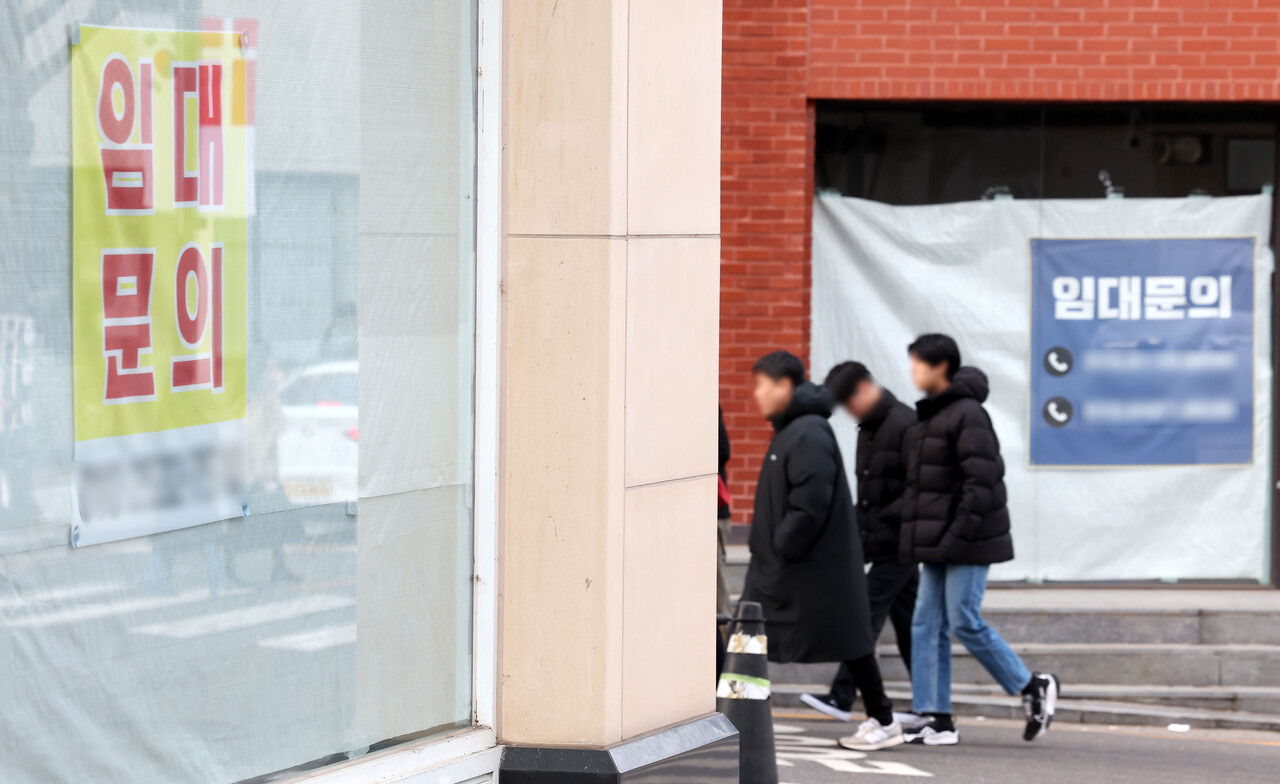 지난해 경기 침체 여파로 서울 주요 상권 점포에 임대 문구가 부착돼 있다. [사진=뉴시스]