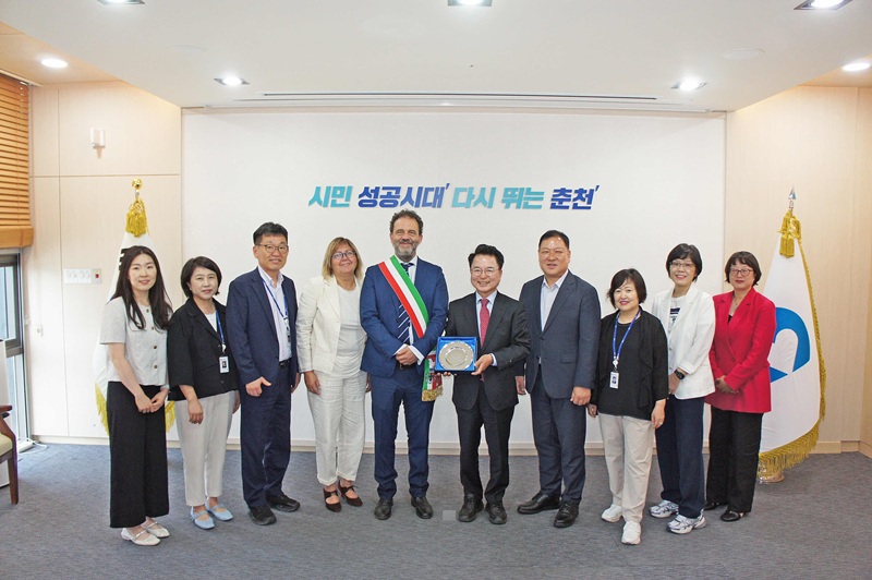 이탈리아 슬롯 무료 사이트시 대표단이 춘천시를 방문했다.[사진=춘천시]