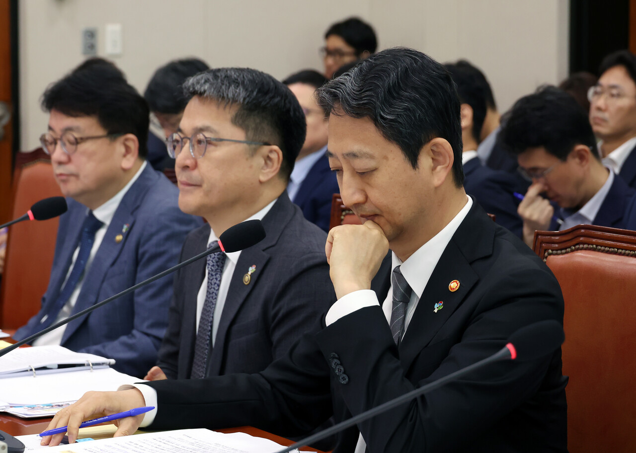 25일 서울 여의도 국회에서 열린 산업통상자원중소벤처기업위원회 제1차 슬롯사이트 소닉 메이저회의에서 안덕근 산업통상자원부 장관이 생각에 잠겨 있다. [사진=뉴시스]