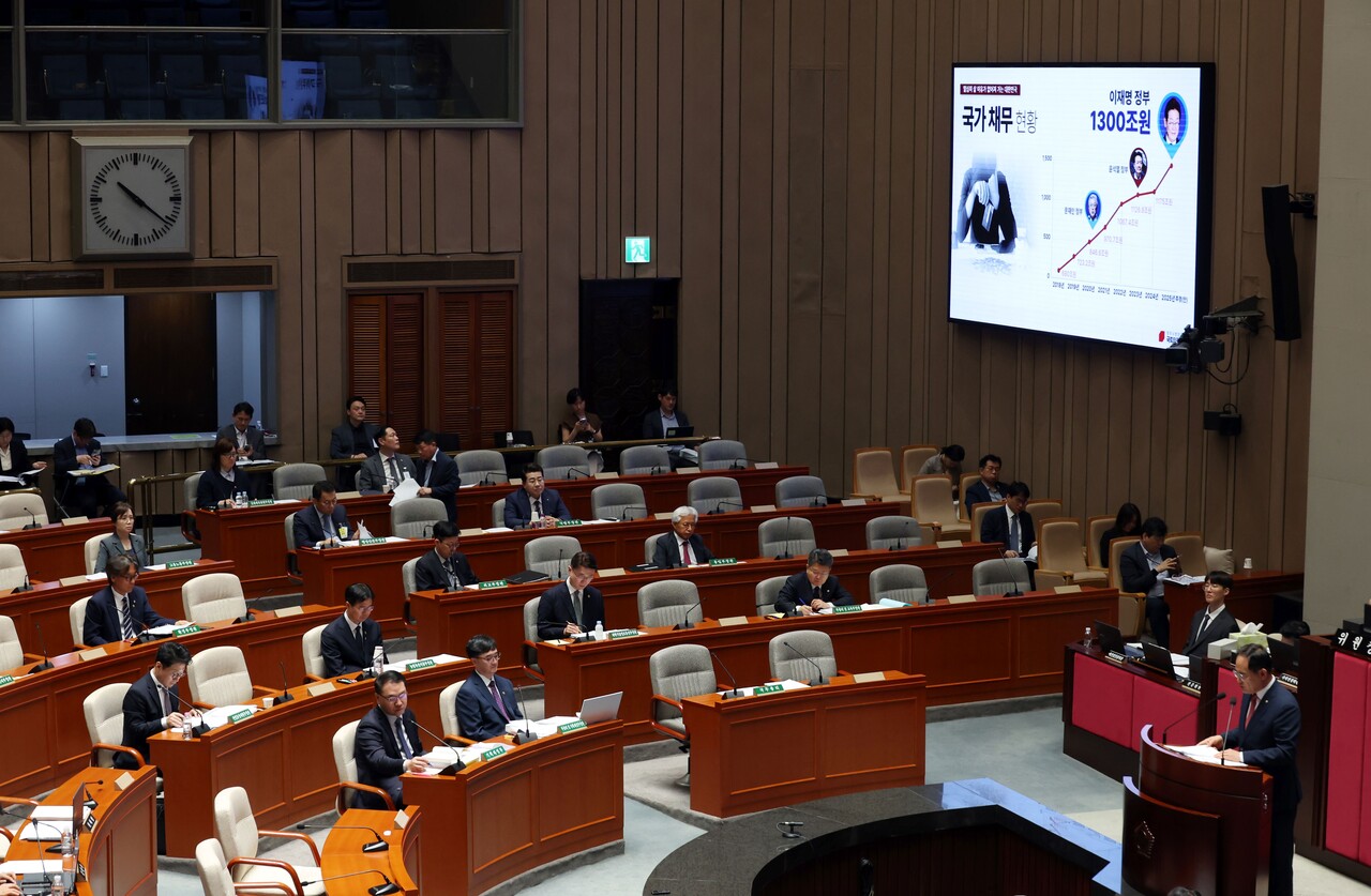 1일 서울 여의도 국회에서 열린 온라인 슬롯결산특별위원회 제2차 전체회의 종합정책질의에서 임종득 국민의힘 의원이 질의를 하고 있다. [사진=뉴시스]