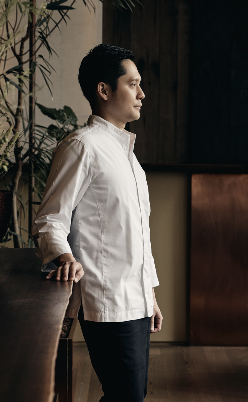 “슬롯사이트 업카지노는 평생 공부”라는 그의 말처럼, 매일의 주방은 새로운 도전의 무대다.