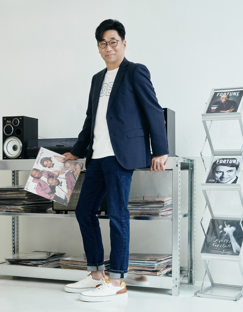노건식 대표는 글로벌 음원 유통 네트워크를 구축하며 K-팝의 세계 시장 진출을 이끌고 있다.
