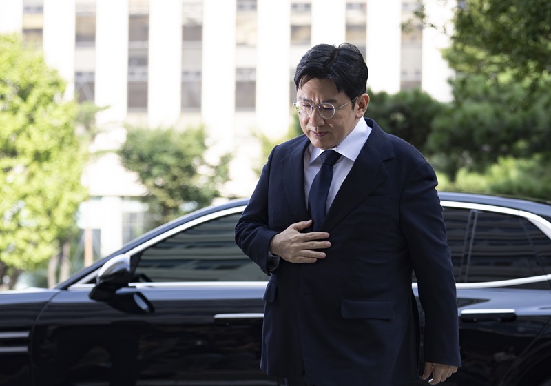 사기적 부정거래 혐의를 받는 방시혁 하이브 의장.[사진=뉴시스]