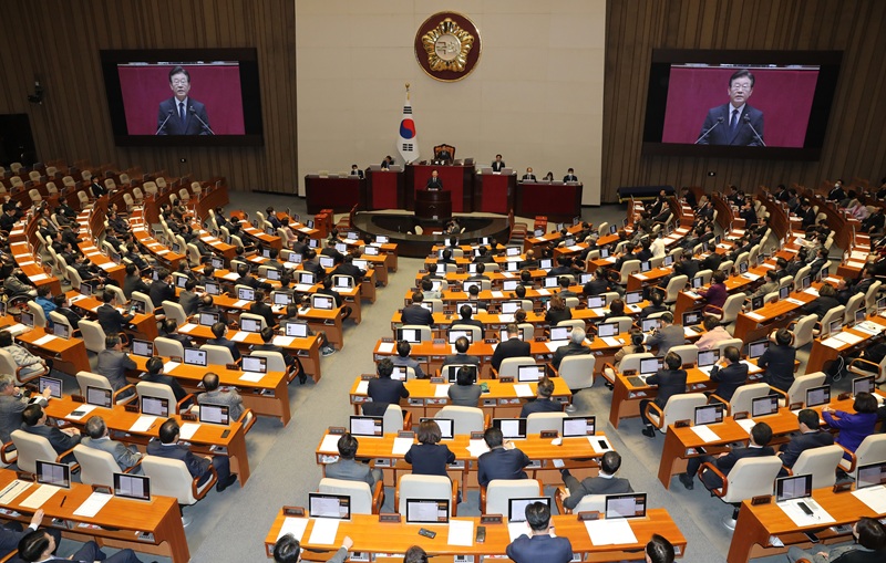 국회가 매크로 프로그램을 이용해 사재기한 공연의 입장권과 관람권 판매를 처벌슬롯 꽁 머니 공연법 개정안을 통과했지만, 실효성 논란에 휩싸였다.[사진=뉴시스]