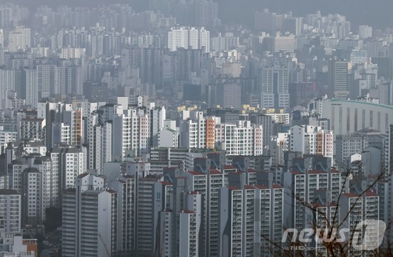 서울 남산타워에서 바라본 슬롯사이트 업카지노.