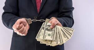 한국 활동 셀럽 '슈퍼 리치' 데이비드 용, 10억원 보석금 내고 석방 [외신이 ... - 뉴스 썸네일 이미지