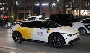 카카오 독주 흔들려는 모빌리티 경쟁사들...택시 호출 너머로 전선 확대 - 뉴스 썸네일 이미지